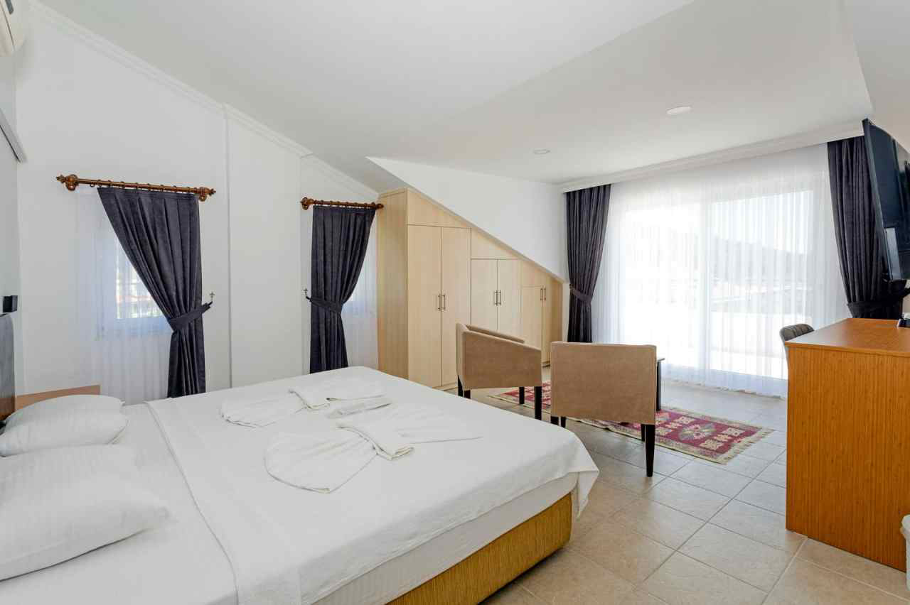 Attic Hotel Room Photo 3