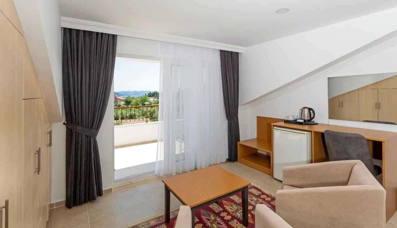 Attic Hotel Room Photo 4